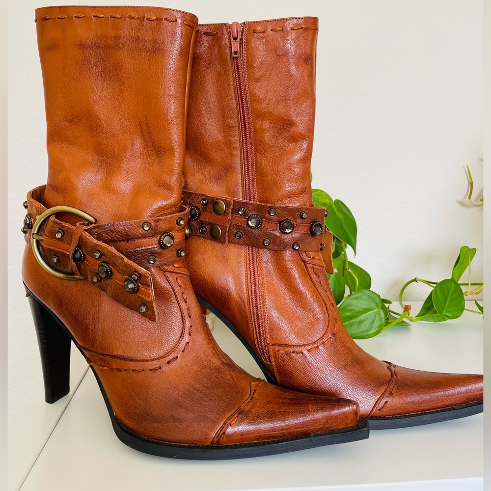 Leather upper, in mint condition.
